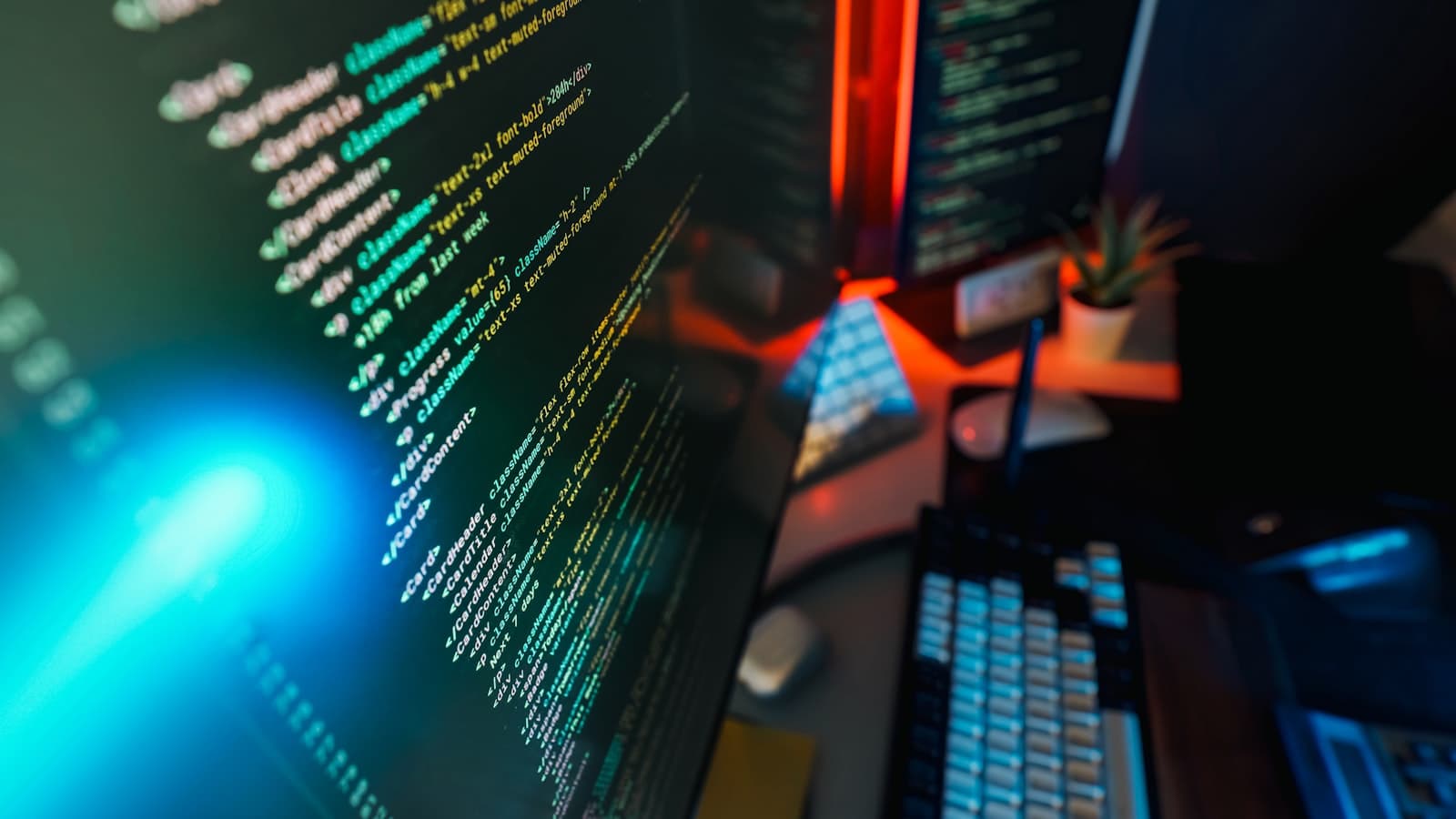 Pantalla de computadora mostrando código de programación, una metáfora de los datos estructurados y el schema markup para negocios