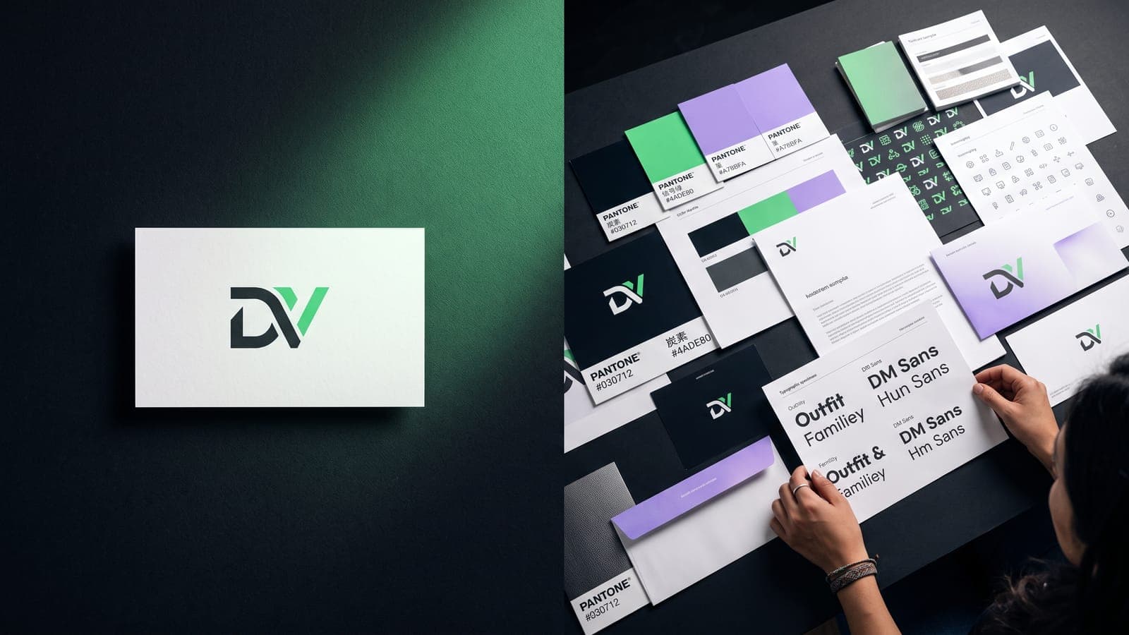 Un logotipo aislado en una tarjeta frente al sistema completo de identidad visual desplegado con papelería, paleta y tipografías: la diferencia entre logo e identidad visual