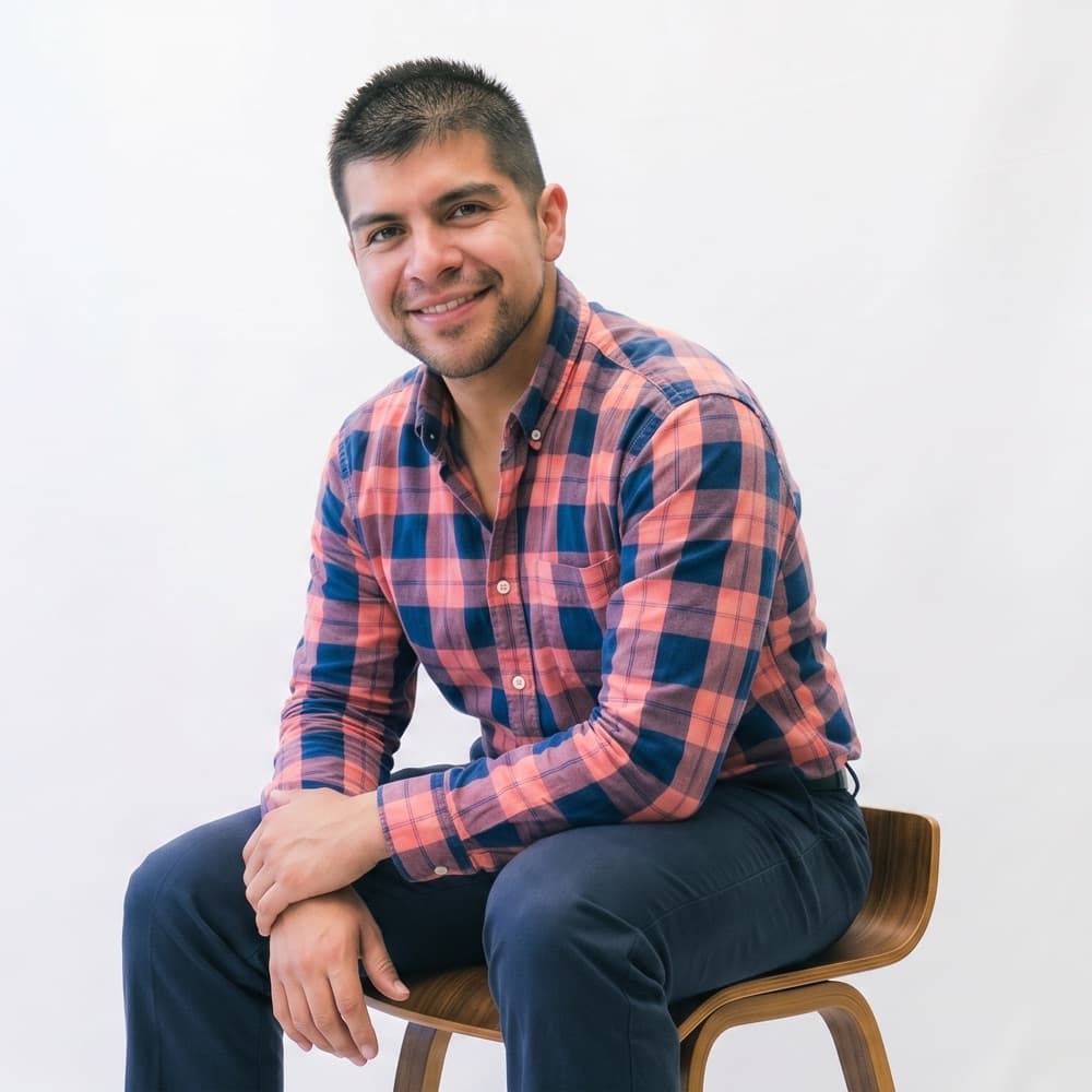Santiago Gil, brand strategist & growth marketing y fundador de Nebugrama